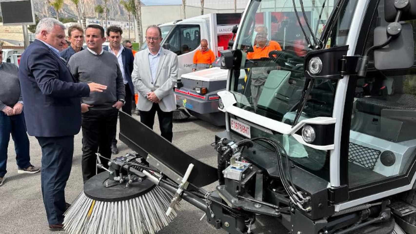 La Nucía expone este fin de semana en su estadio sus 14 nuevos vehículos de limpieza urbana