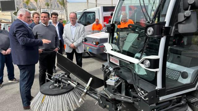 La Nucía expone este fin de semana en su estadio sus 14 nuevos vehículos de limpieza urbana