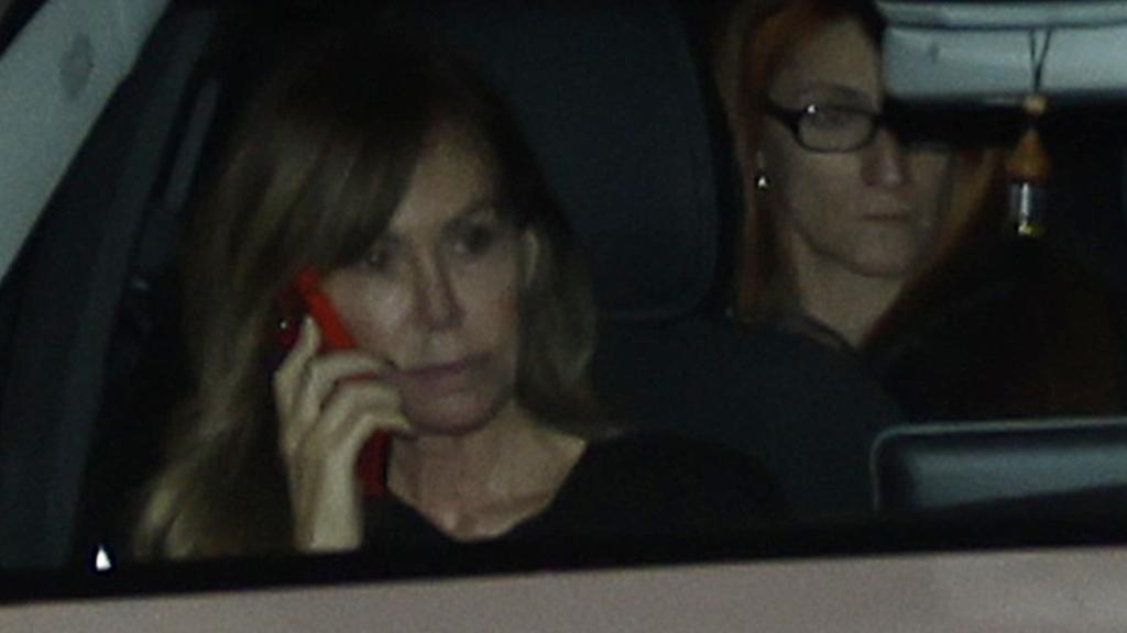 Lara Dibildos llegando al tanatorio de San Isidro (Madrid), este viernes 17 de marzo.