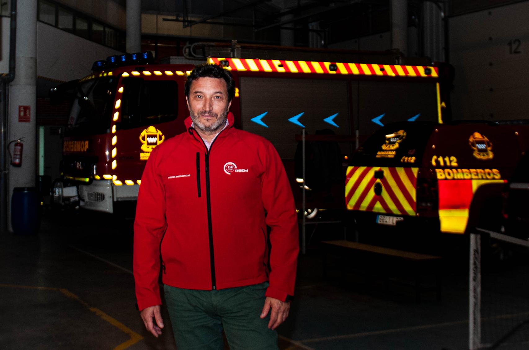 Pedro Ruiz en el parque de bomberos de Las Rozas.