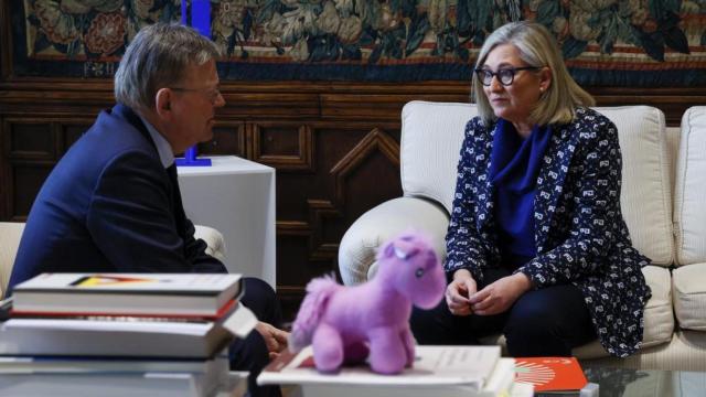 El presidente de la Generalitat, Ximo Puig, y la síndica de Cs, Mamen Peris, en una reunión.