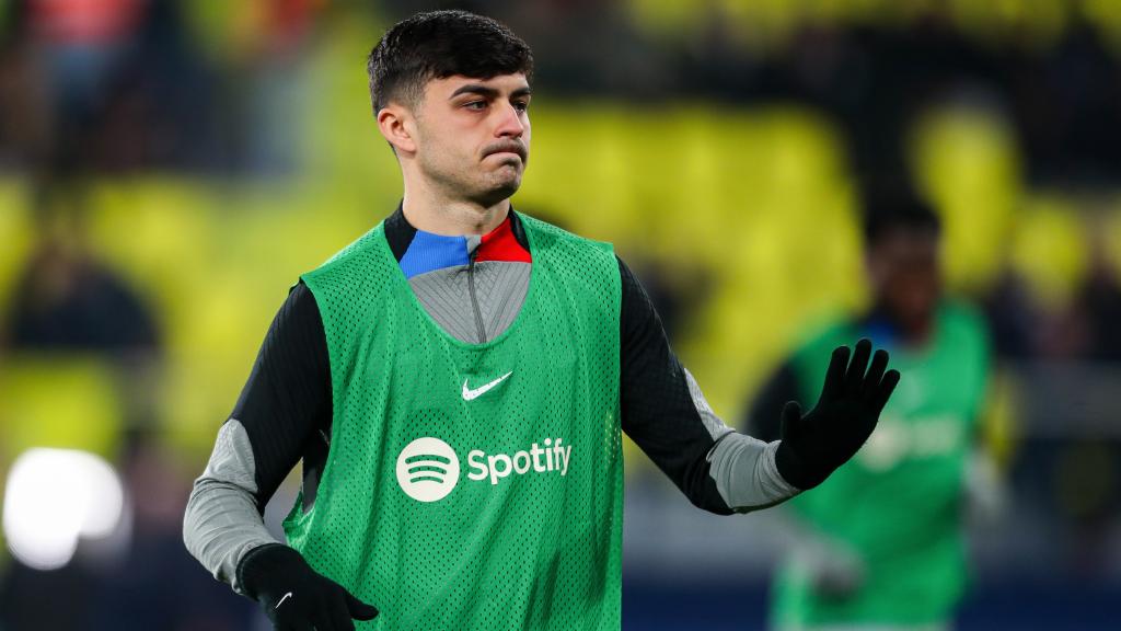 Pedri González durante un calentamiento con el FC Barcelona