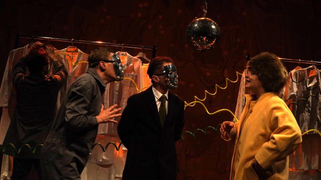 'Tantos esclavos, tantos enemigos' (Cuarta Pared)