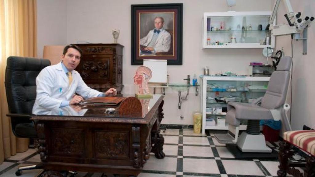 El doctor Pablo Muñoz-Cariñanos, hijo de Antonio Muñoz Cariñanos, quien dará nombre al nuevo Hospital Militar.
