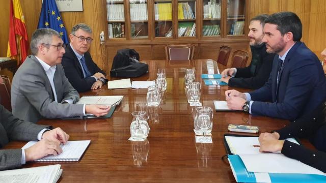 El secretario de estado de Medio Ambiente, Hugo Morán, y el consejero de Agricultura y Agua de Murcia, Antonio Luengo, cara a cara, en una reunión mantenida tiempo atrás.