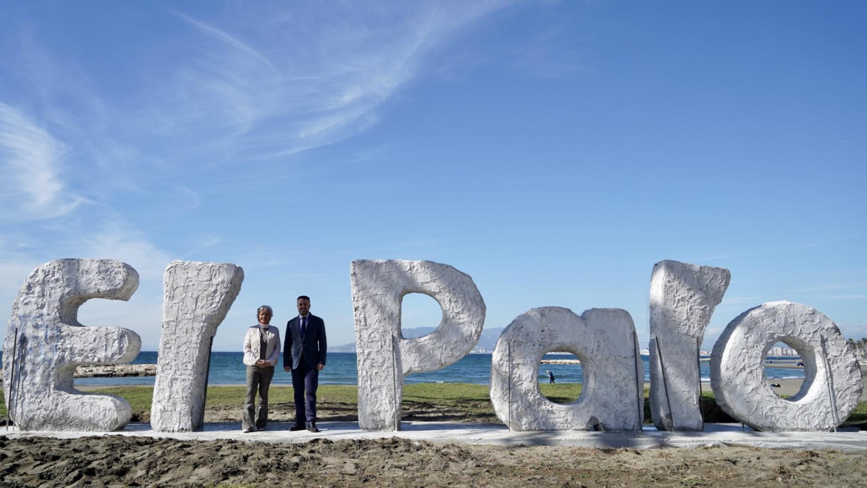 Las nuevas letras de la playa de El Palo, en Málaga.