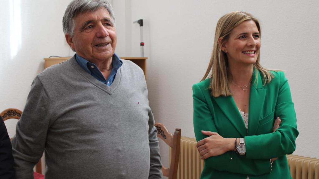 Carolina Agudo, a la derecha, en Tamajón (Guadalajara).