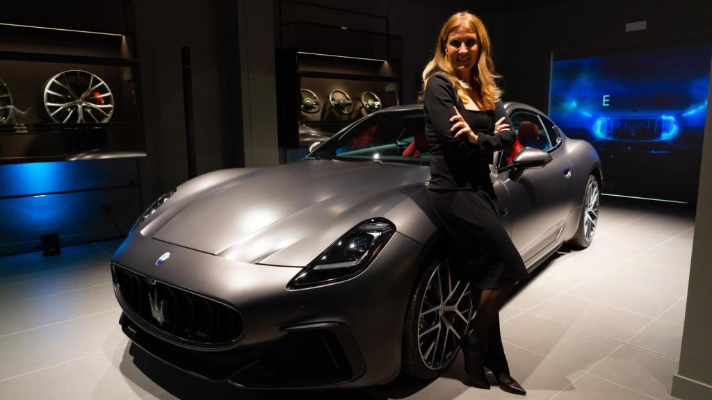 Elisa Welter, junto al nuevo GranTurismo, su modelo favorito de la marca.