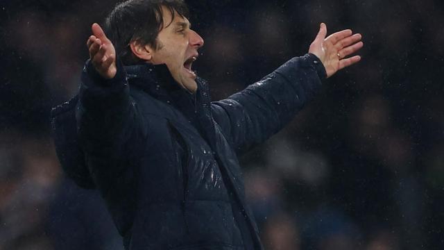 Conte, enfadado desde el banquillo.