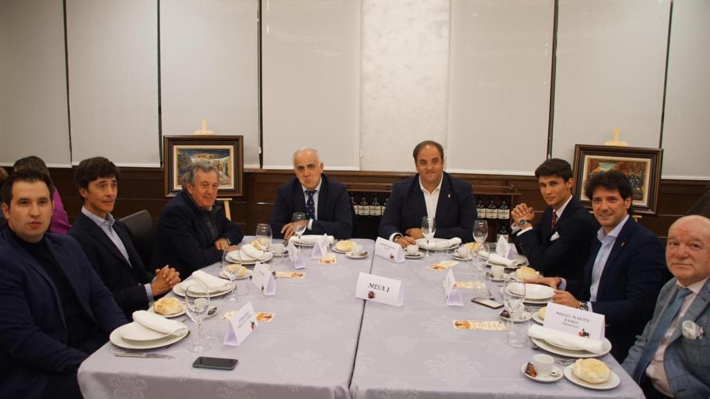 Mesa de premiados y autoridades