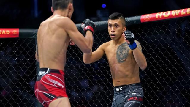 El luchador Jeff Molina, en un combate de la UFC