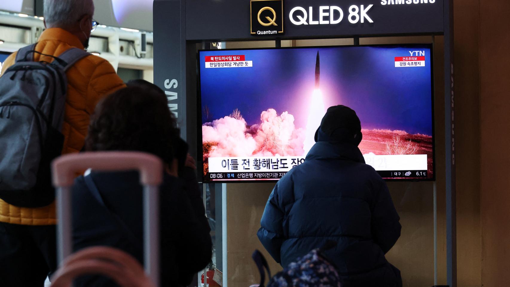 Imágenes de la televisión de Corea del Norte con imágenes del misil