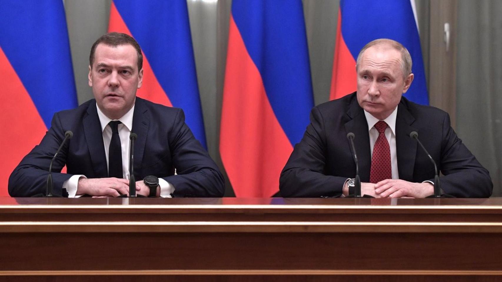 El vicepresidente del Consejo de Seguridad de Rusia, Dmitri Medvédev, junto a Putin.
