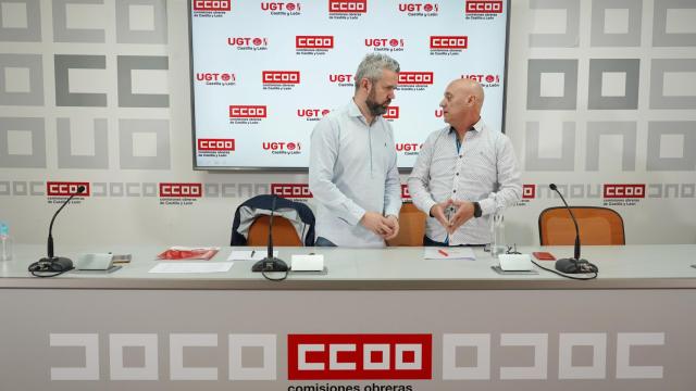 El secretario de Acción Sindical, Coordinación y Diálogo Social de UGT Castilla y León, Raúl Santa Eufemia, y el secretario de Acción Sindical y Negociación Colectiva de CCOO en la Comunidad, Fernando Fraile,