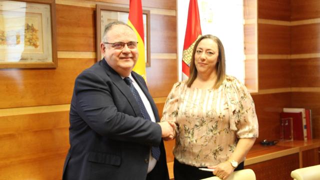 Firma del acuerdo entre Sanidad y SATSE para la mejora de las condiciones laborales de la enfermería de Castilla y León.