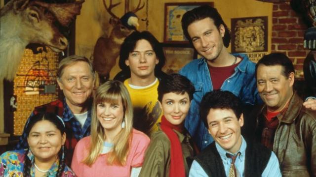 Los protagonistas de la serie 'Doctor en Alaska', dirigida por Joshua Brand y John Falsey