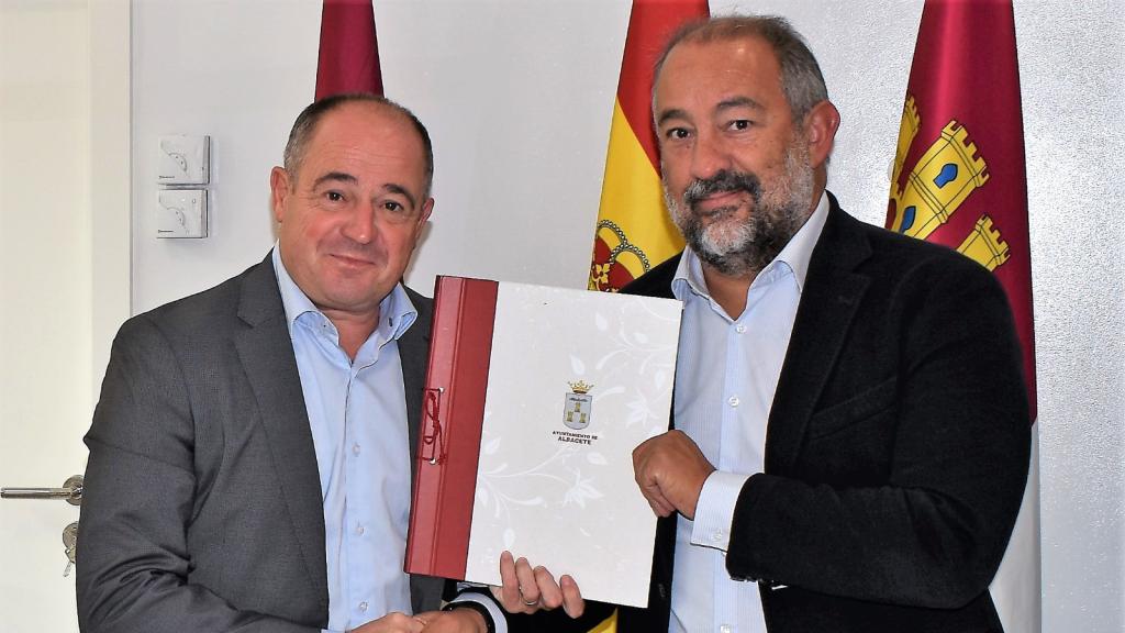 Emilio Sáez y Julián Garde. Foto: Ayuntamiento de Albacete.