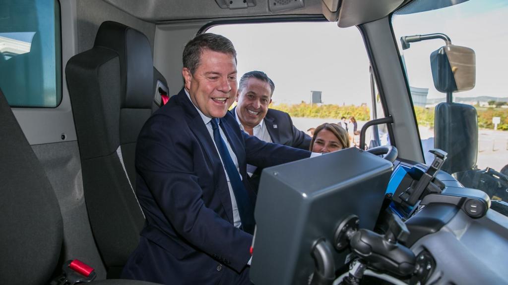 Emiliano García-Page, este martes en las instalaciones de Renault en la comarca de Talavera