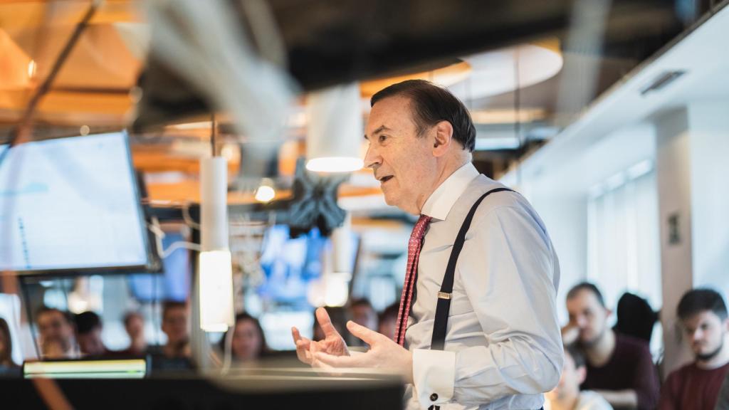 Pedro J. Ramírez, director y presidente de EL ESPAÑOL, arenga a la redacción.