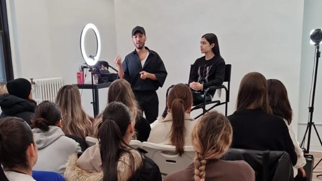 Una imagen de la masterclass que recibieron en el último viaje.