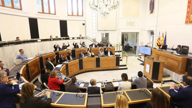Pleno provincial extraordinario de Alicante celebrado en la Diputación.