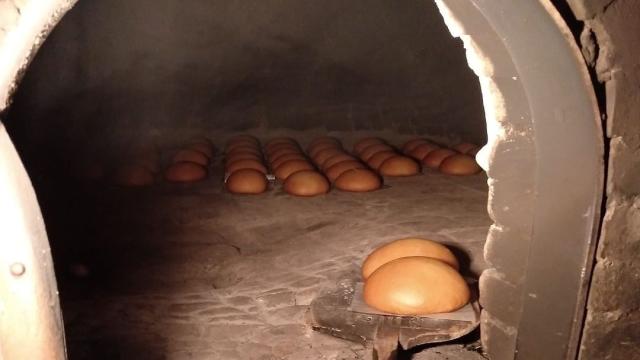 Pan del Forn El Raval de la Peñita, de Xixona, en el horno más antiguo de la provincia.