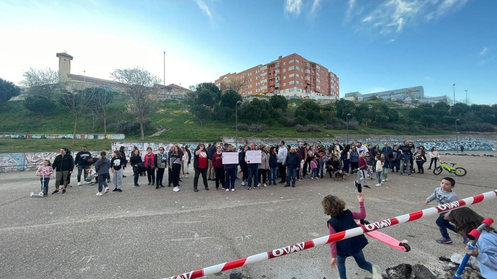 La Vaguada se rebela contra la construcción de nuevos aparcamientos en las canchas