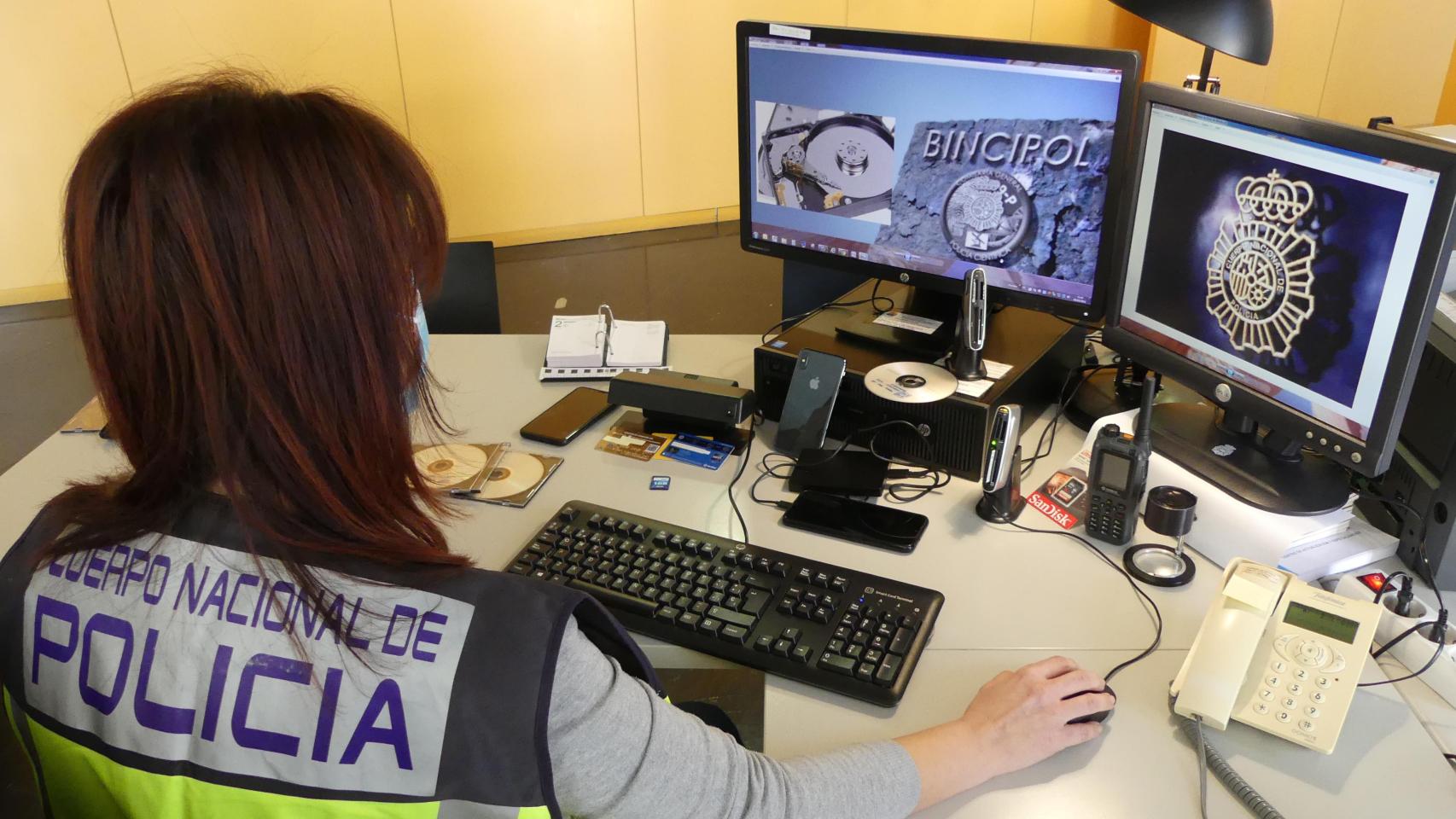 Imagen de la Policía Nacional en medio de una investigación