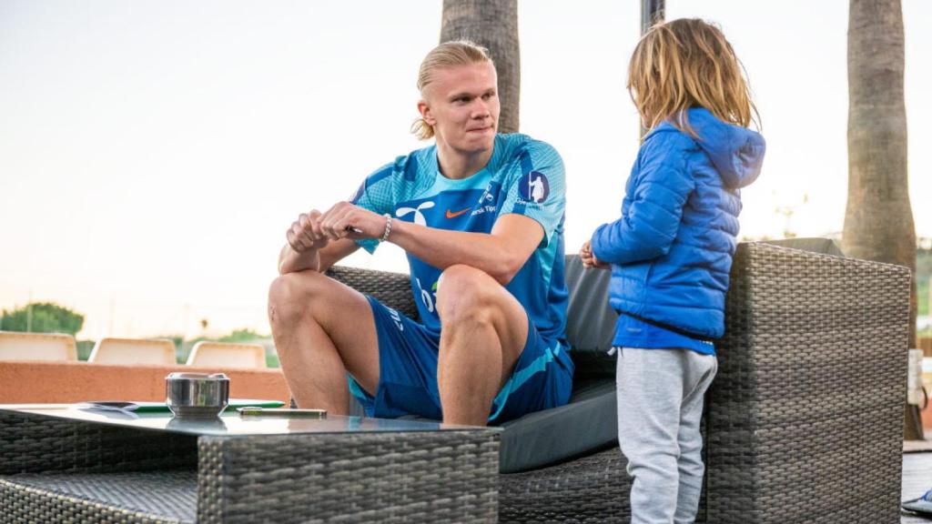 Erling Haalan, con Noruega