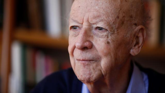 Jorge Edwards el 28 de julio de 2021 en su casa de Santiago de Chile. EFE/José Caviedes