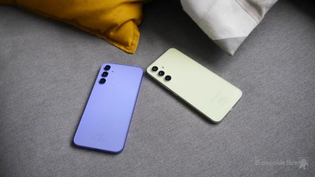 Samsung Galaxy A54 5G (verde) y Samsung Galaxy A34 5G (morado)