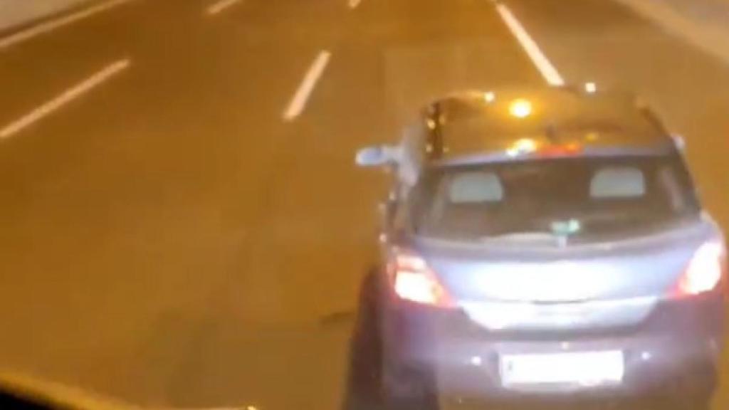 Se populariza la peligrosa actitud de un conductor que circulaba por la autovía de Guadalajara, a su paso por Azuqueca de Henares.
