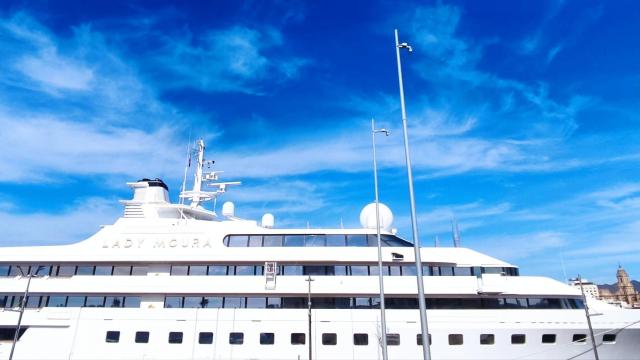 El Lady Moura, atracado en el puerto de Málaga.