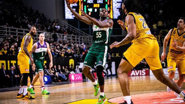 Kendrick Perry durante el AEK Atenas vs. Unicaja de Málaga
