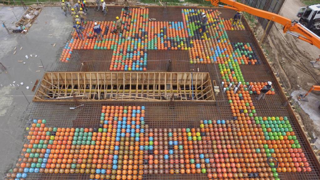 Prenova construyendo con esferas y discos