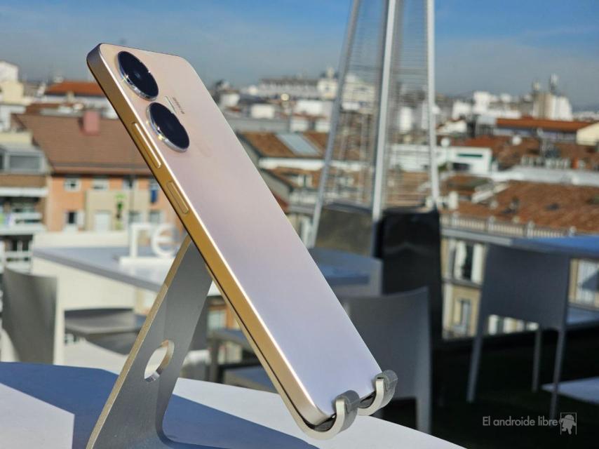 Realme C55 de lado