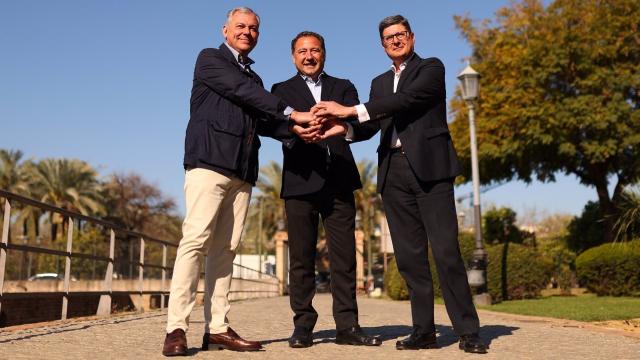 El exportavoz de Cs en el Ayuntamiento de Sevilla, Álvaro Pimentel, junto al candidato del PP, José Luis Sanz.
