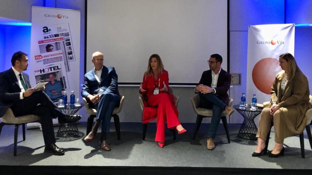 Mano Soler, José Luque, Mariola Valladares, Joost Kruisen y Patricia Rodríguez en el debate.