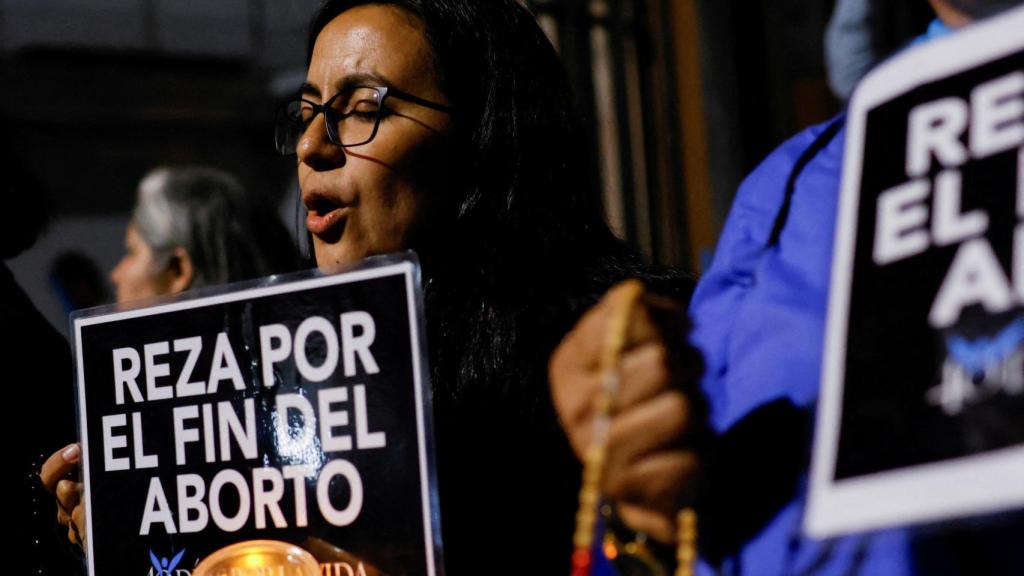 Manifestación 'provida' en el exterior de la sede de la Corte Interamericana, este miércoles.