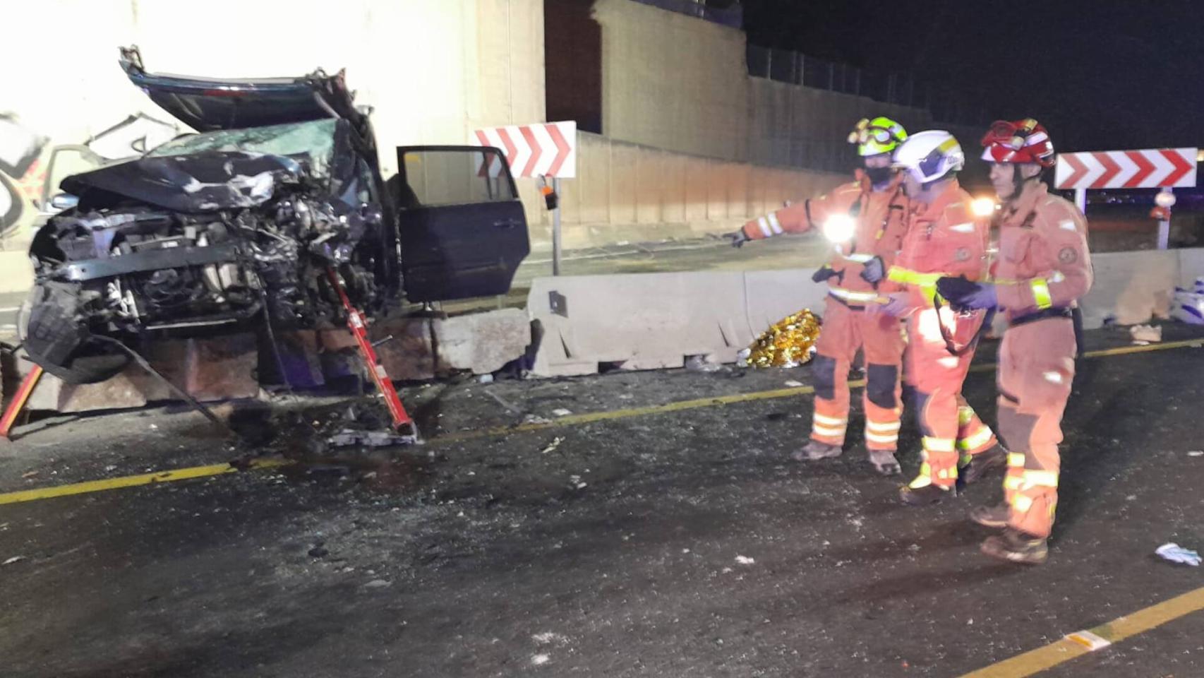 Estado de uno de los vehículos tras el accidente en el que falleció una niña en Manises.