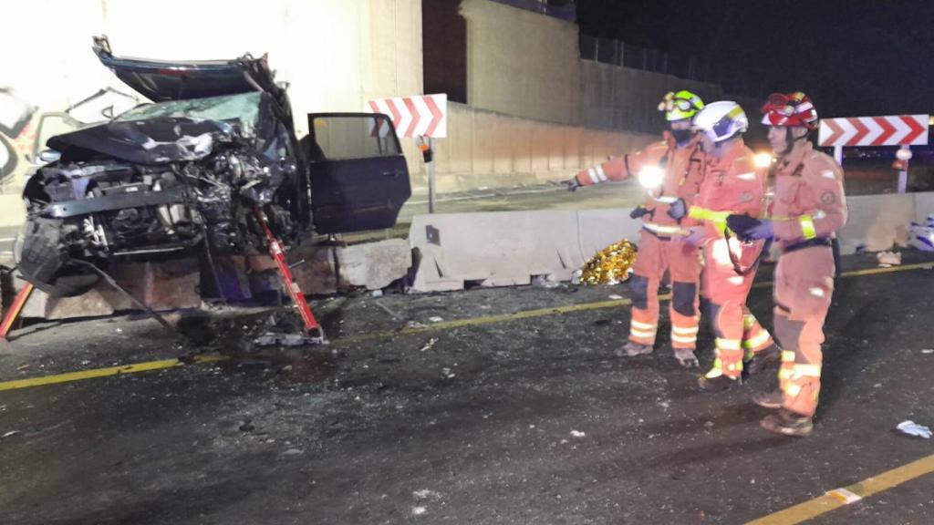 Estado de uno de los vehículos tras el accidente en el que falleció una niña en Manises.