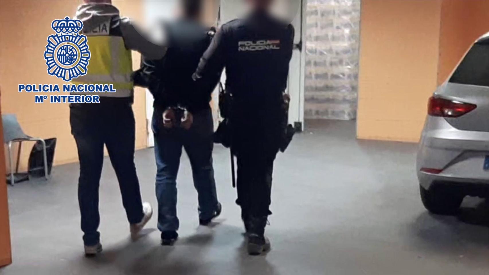 Uno de los tres detenidos de la banda acusada de robos a viviendas.