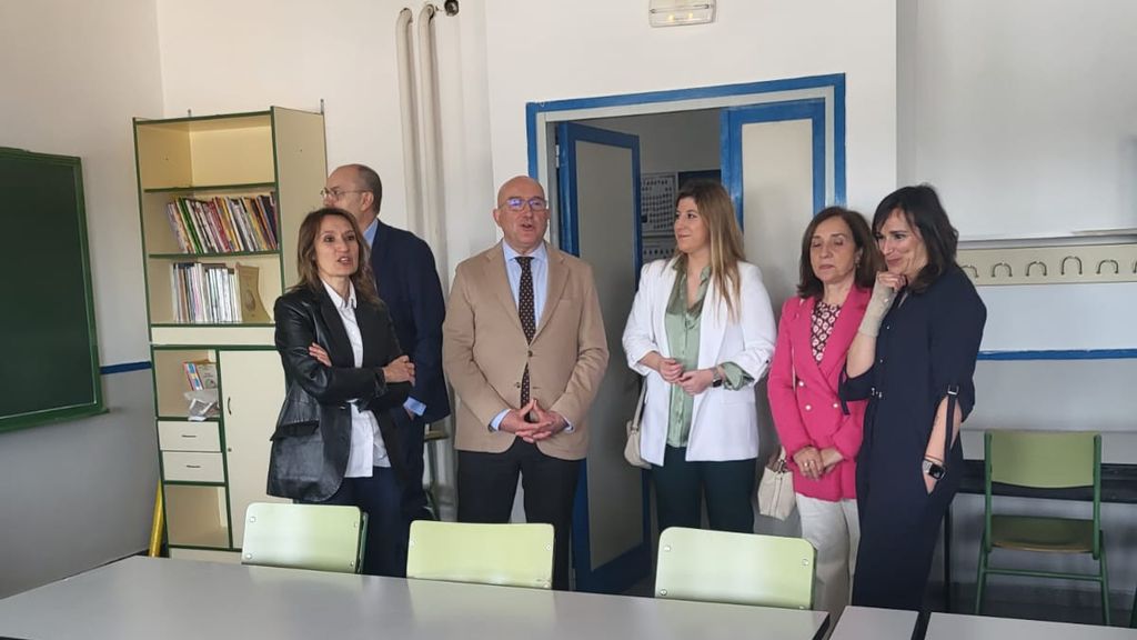 La consejera de Educación, Rocío Lucas, durante su visita al IES Parquesol de Valladolid