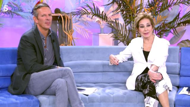 Ana Rosa Quintana se marcha del plató en pleno directo.