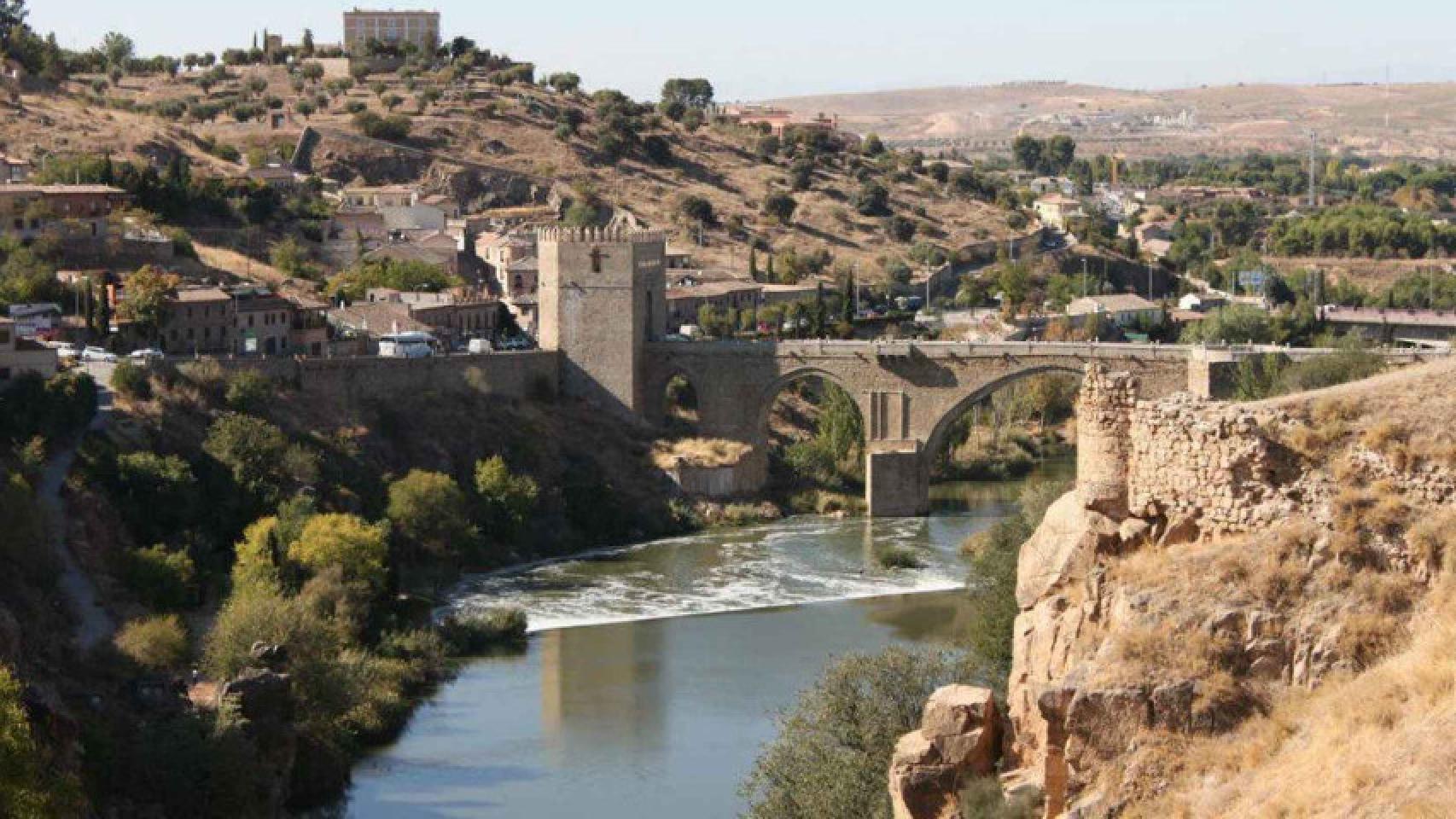 El río Tajo a su paso por Toledo.