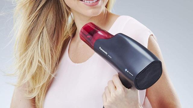 Cuidado profesional y cabello brillante con este secador de pelo ¡ahora con 35% de descuento!