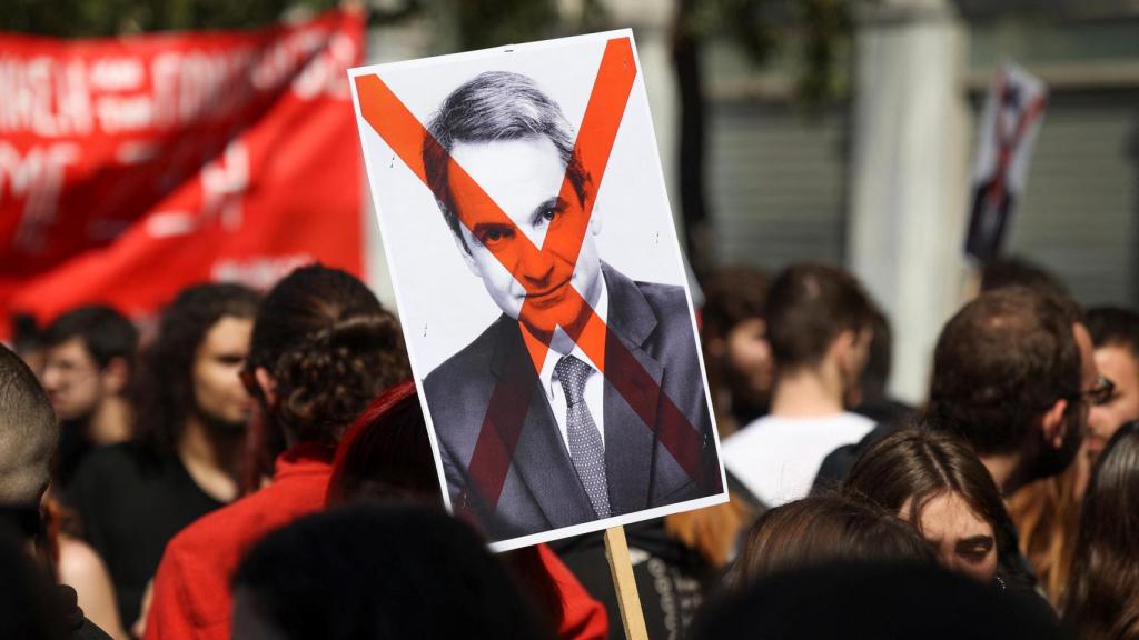 Una manifestación contra el primer ministro griego Kyriakos Mitsotakis, por el accidente de tren ocurrido en Larissa.