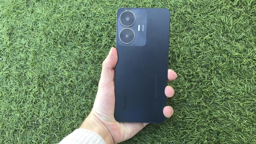El Realme C55 en negro.