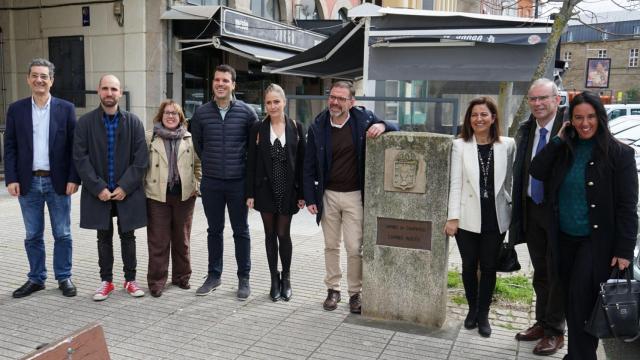 Alcaldes y ediles de las localidades beneficiarias esta mañana en Ferrol