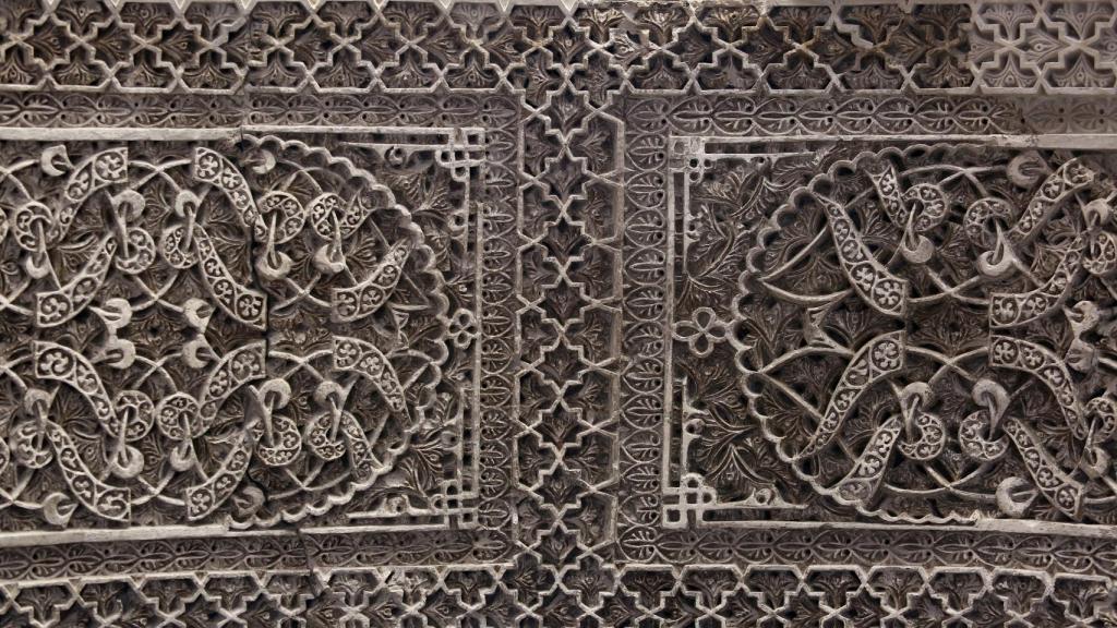 Parte de las yeserías del Salón Rico de Toledo.